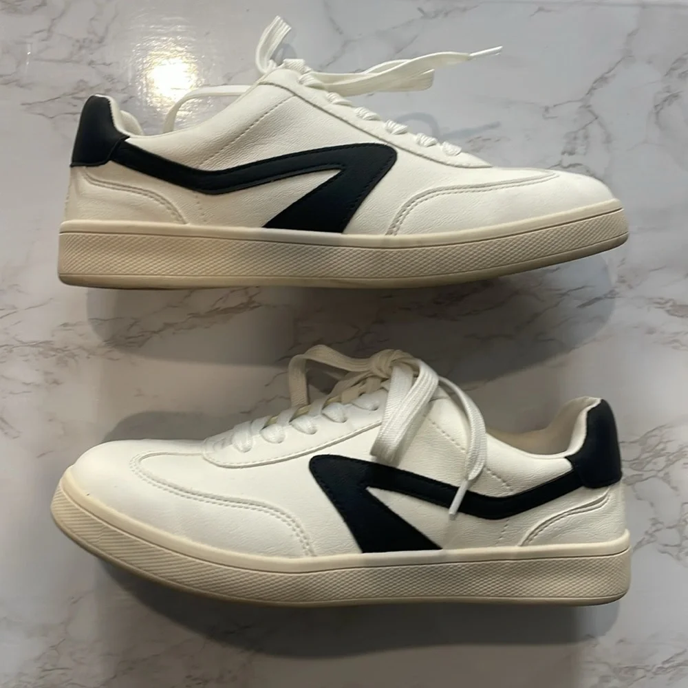 Women’s Dolce Vita Sneakers - Picture 5 of 6